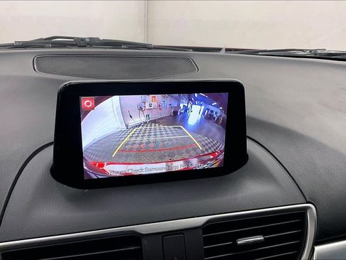 Used 2018 MAZDA MAZDA3 Touring FWD image 20