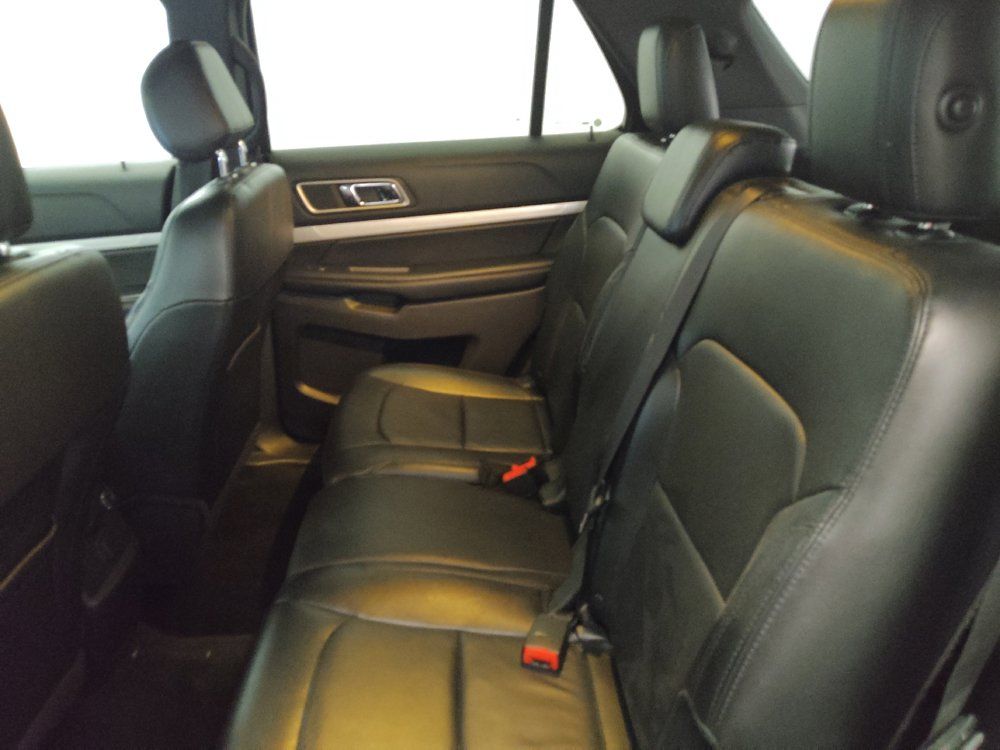 Used 2016 Ford Explorer XLT w/ Equipment Group 202A AWD/4WD image 18