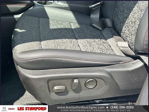 Used 2023 Chevrolet Colorado Z71 w/ Z71 Convenience Package 2 AWD/4WD image 18