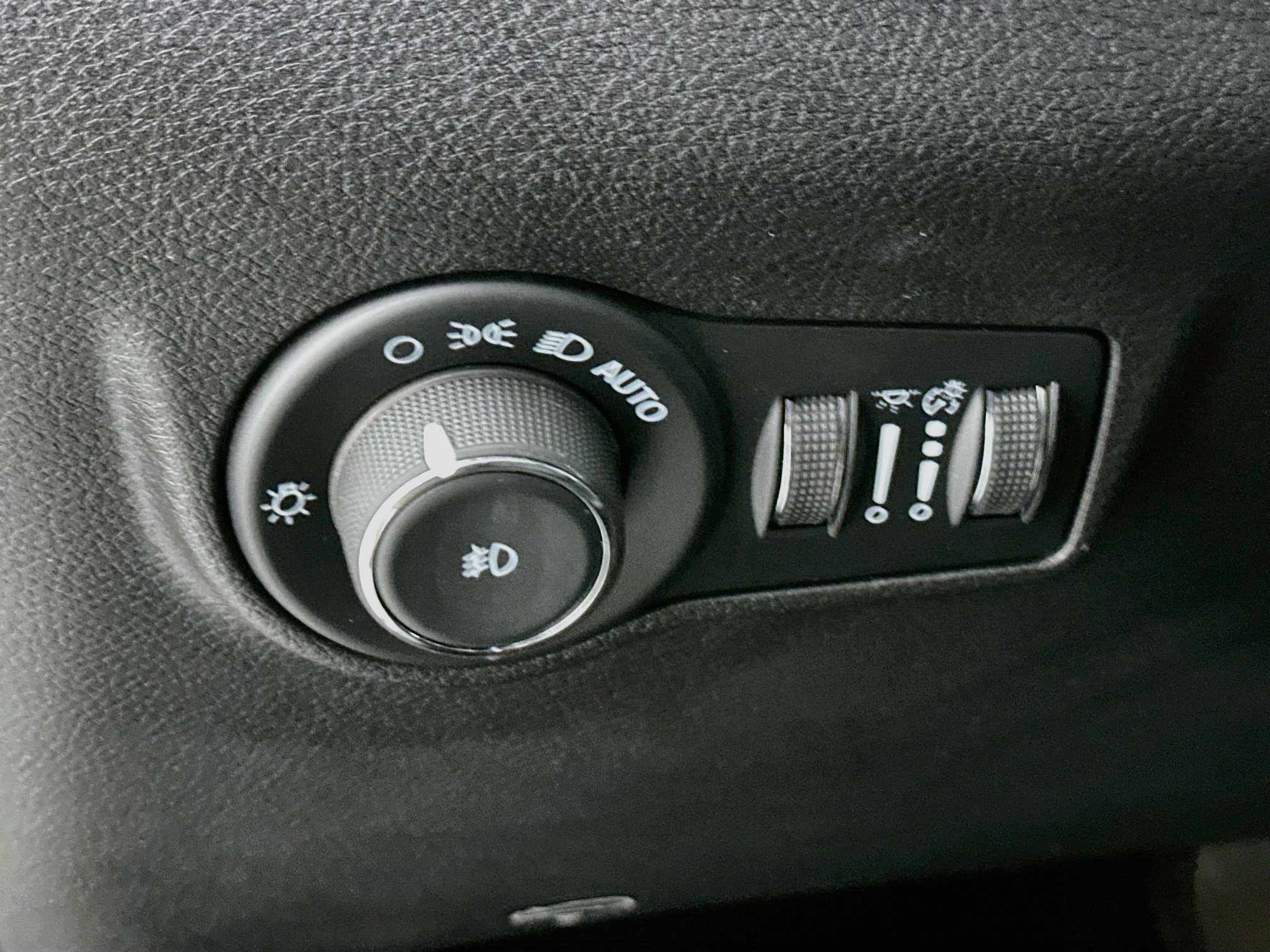 Used 2025 Jeep Compass Limited AWD/4WD image 17