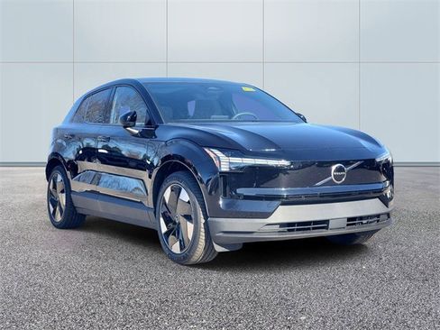 New 2025 Volvo EX30 Plus w/ Protection Package Premier image 3