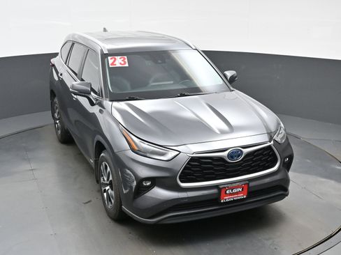 Used 2023 Toyota Highlander XLE AWD/4WD image 35
