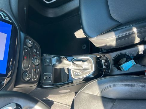 Used 2019 Jeep Compass Latitude FWD image 16