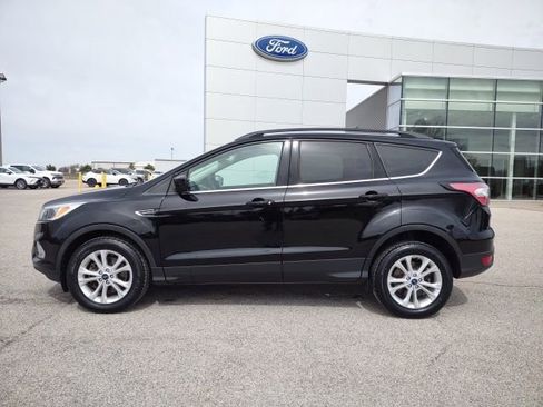 Used 2018 Ford Escape SE image 2