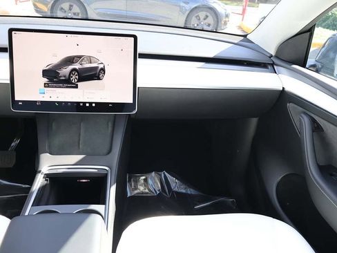 Used 2023 Tesla Model Y Long Range image 42