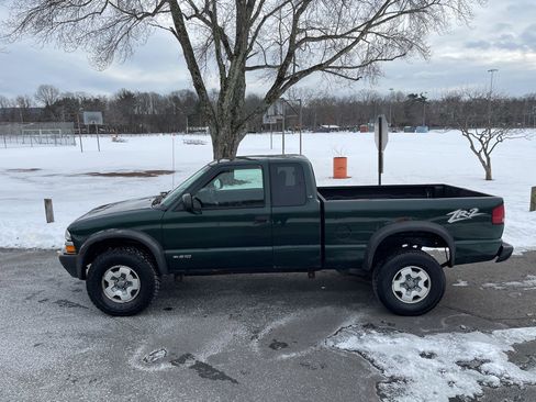 Used 2002 Chevrolet S10 Pickup LS w/ LS Preferred Equipment Group image 31