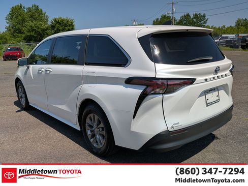 Certified 2024 Toyota Sienna XLE AWD/4WD image 5