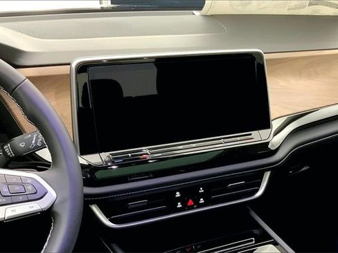 New 2026 Volkswagen Atlas SE image 8