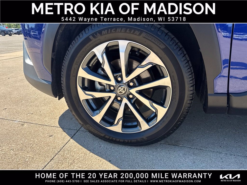 Used 2023 Toyota Corolla Cross XLE w/ Convenience Package AWD/4WD image 10