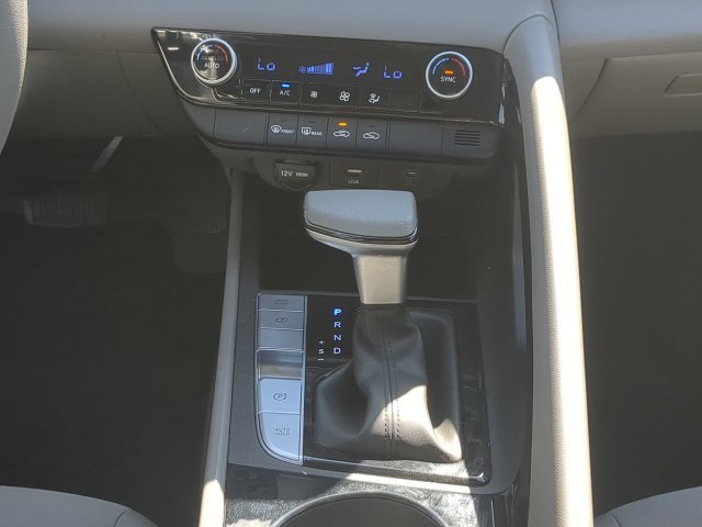 Used 2025 Hyundai Elantra Hybrid FWD image 17