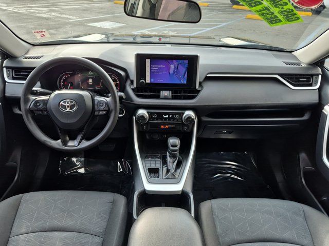 Used 2025 Toyota RAV4 XLE AWD/4WD image 15