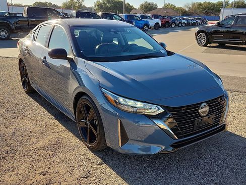 Used 2024 Nissan Sentra SR w/ SR Premium Package image 4