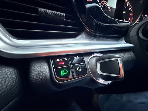 Used 2018 Porsche Panamera 4 image 19