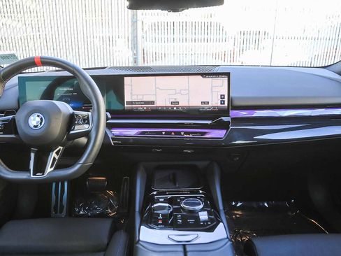 Used 2025 BMW i5 M60 w/ Premium Package image 9