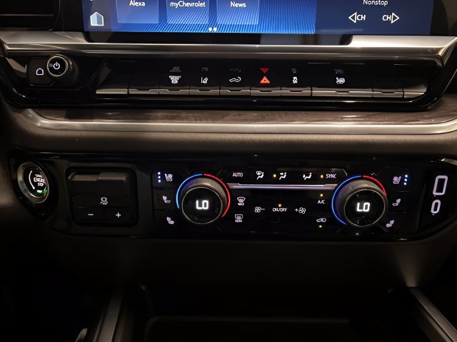 Certified 2025 Chevrolet Silverado 2500 LTZ w/ LTZ Convenience Package AWD/4WD image 28