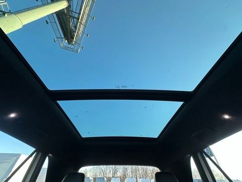 Used 2023 Volkswagen Atlas Cross Sport SEL Premium R-Line image 17