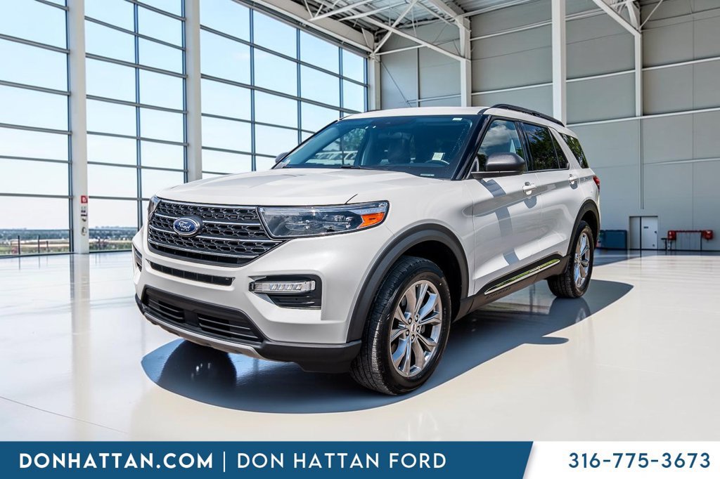 Used 2023 Ford Explorer XLT w/ Equipment Group 202A AWD/4WD image 29