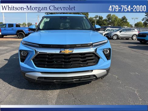 Used 2024 Chevrolet TrailBlazer LT w/ LT Cold Weather Package FWD image 2