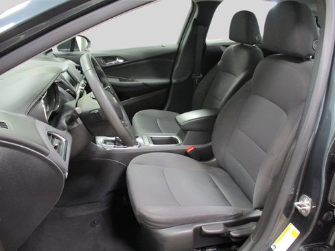 Used 2019 Chevrolet Cruze LT image 16