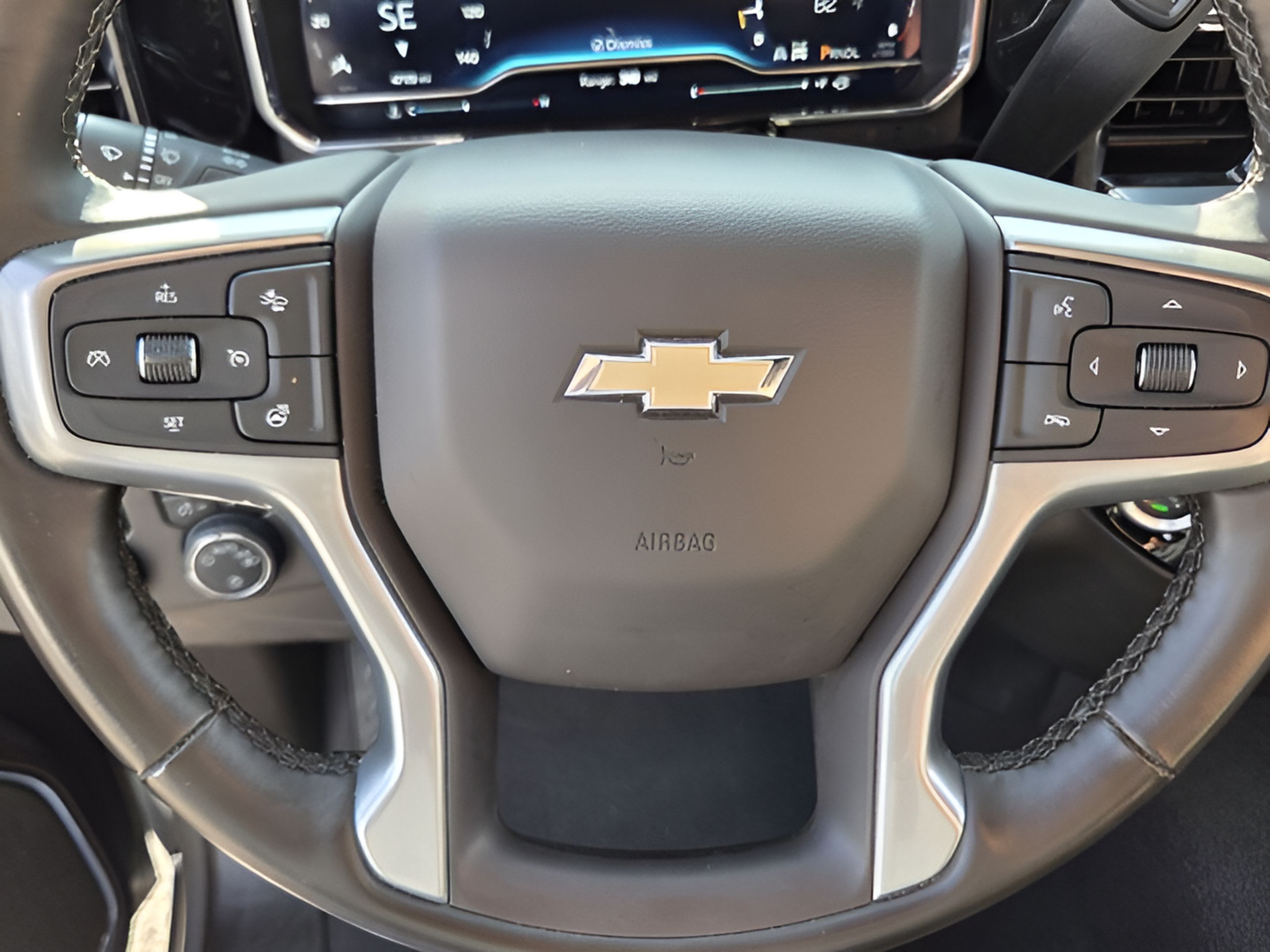 Used 2025 Chevrolet Silverado 1500 LT AWD/4WD image 22