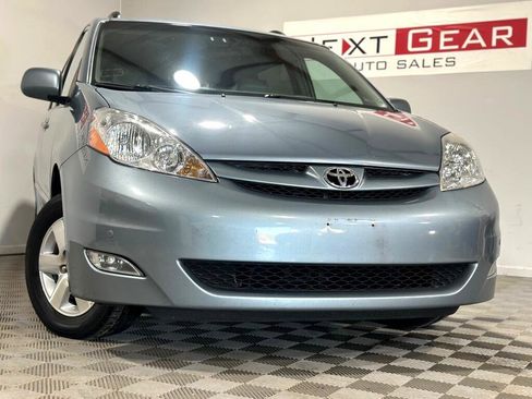 Used 2010 Toyota Sienna XLE image 8