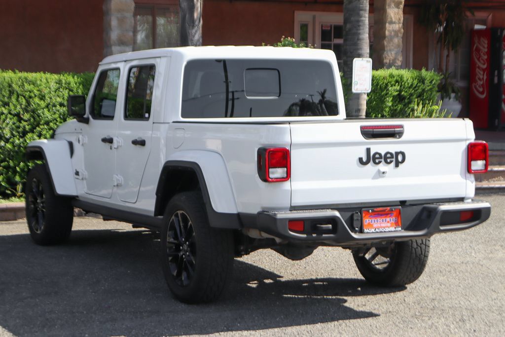 Used 2025 Jeep Gladiator Sport AWD/4WD image 6