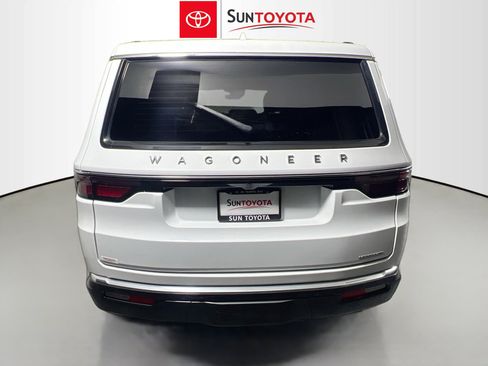 Used 2022 Jeep Wagoneer Series III w/ Flexible Seating Group image 5