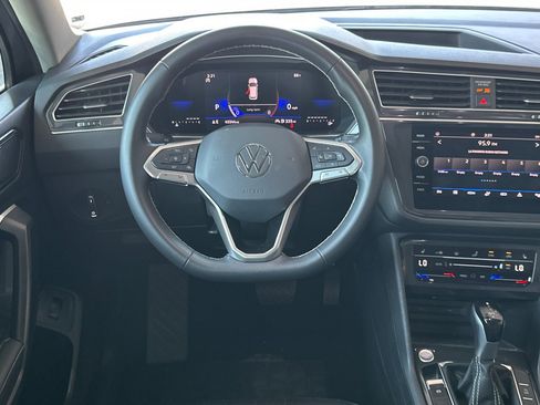 Used 2024 Volkswagen Tiguan SE image 14