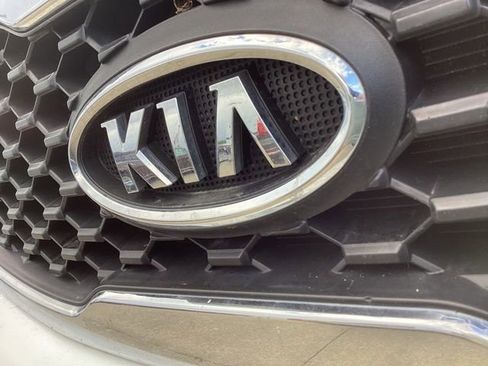 Used 2011 Kia Sorento EX w/ Premium Pkg FWD image 3