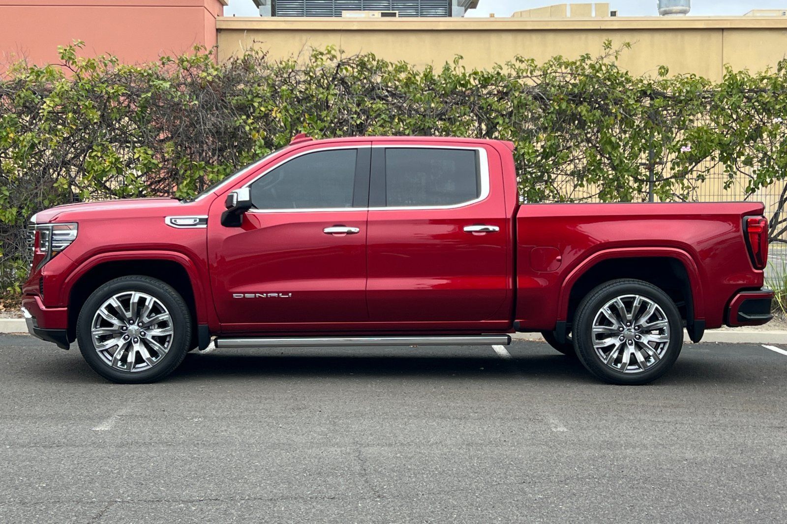 Used 2023 GMC Sierra 1500 Denali w/ Denali Reserve Package AWD/4WD image 7