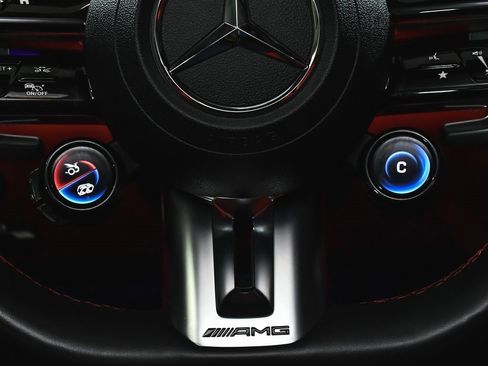 Used 2022 Mercedes-Benz SL 63 AMG 4MATIC w/ Driver Assistance Package image 44