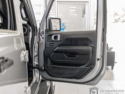 Used 2018 Jeep Wrangler Unlimited Sahara AWD/4WD image 37