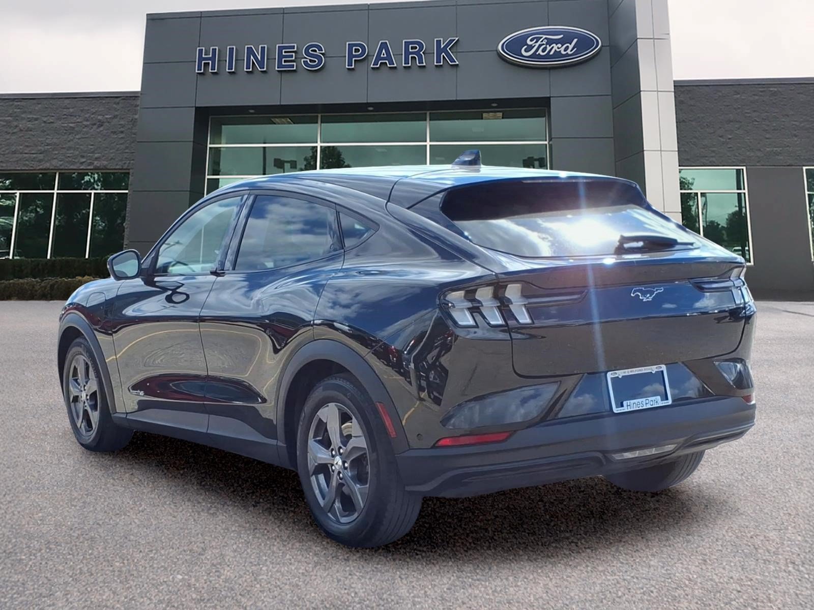 Used 2023 Ford Mustang Mach-E Select w/ Comfort Package Lite AWD/4WD image 5