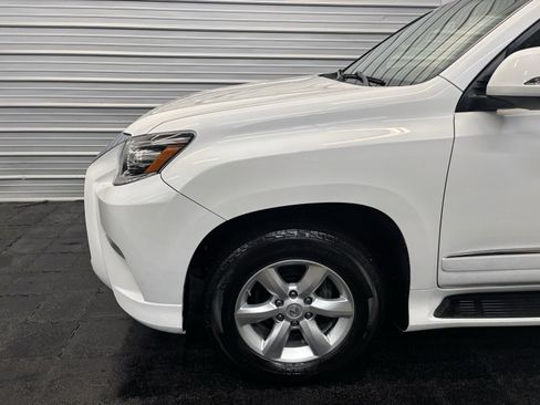 Used 2018 Lexus GX 460 image 3
