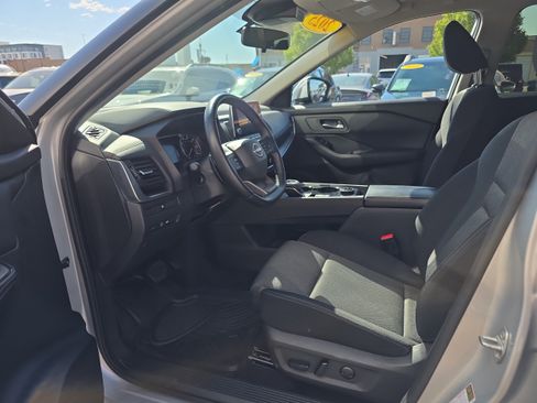 Used 2025 Nissan Rogue SV AWD/4WD image 2