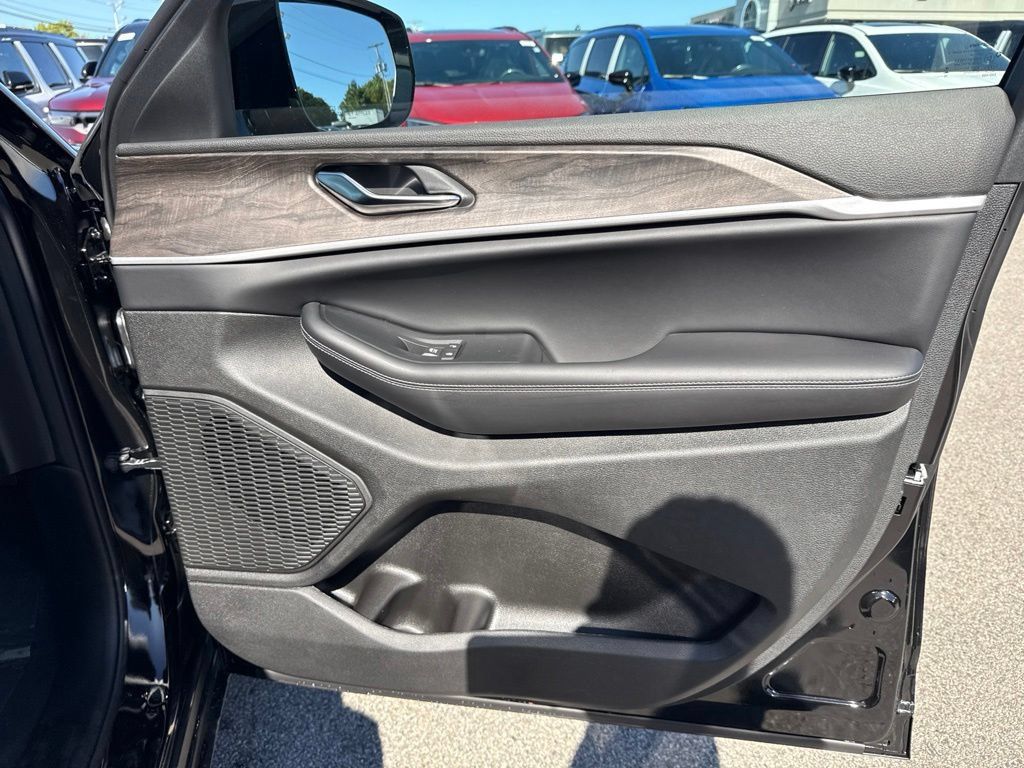 New 2027 Jeep Grand Cherokee Limited AWD/4WD image 29