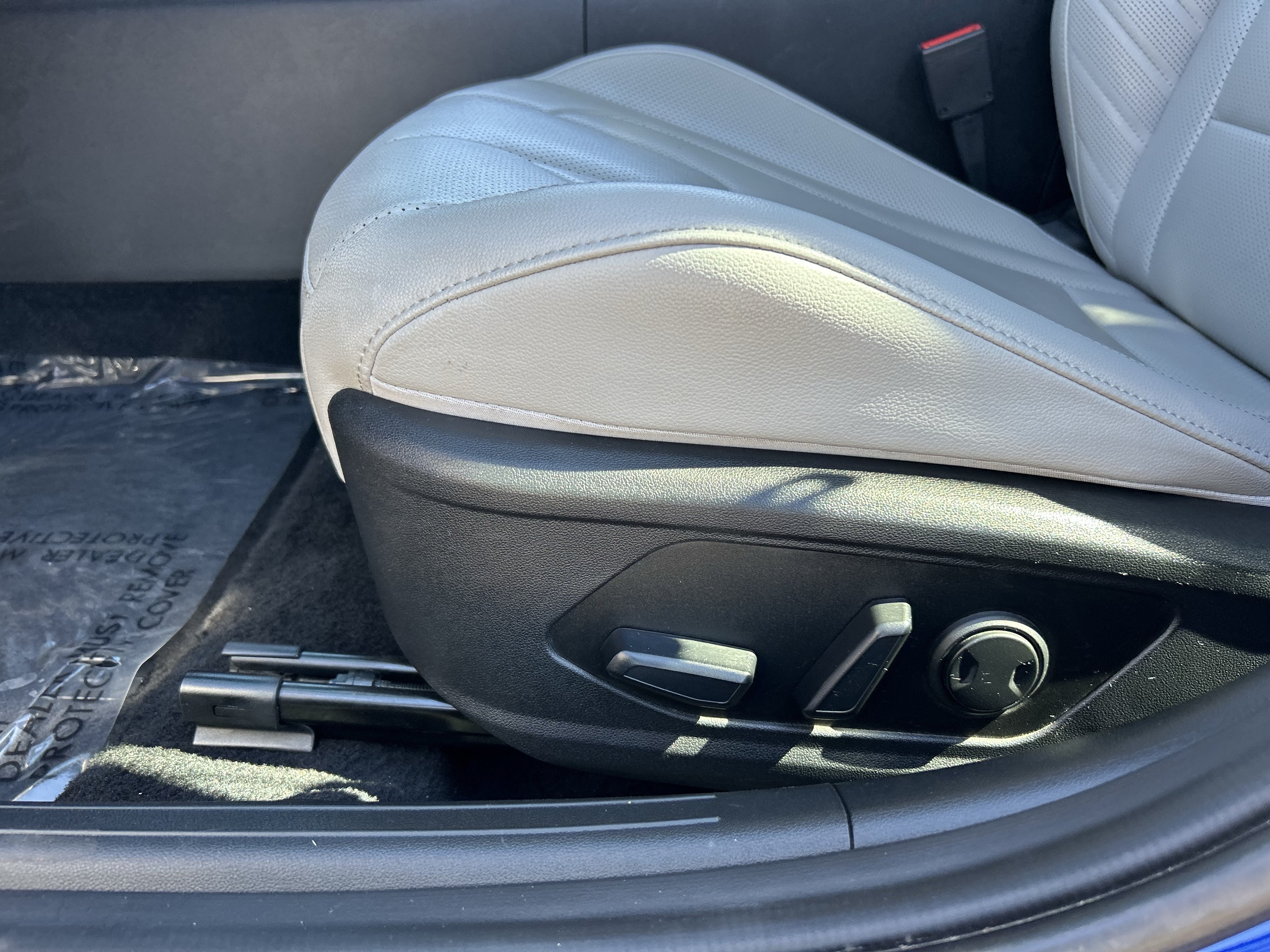 Used 2025 Hyundai Elantra Limited FWD image 25