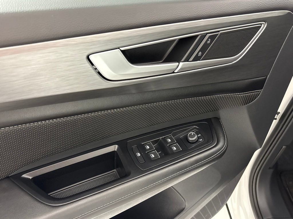 Used 2024 Volkswagen Atlas Cross Sport SE FWD image 29