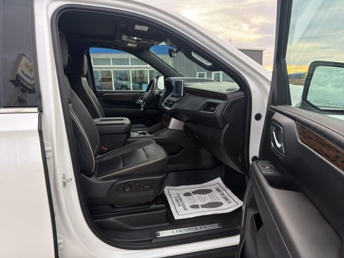 Used 2023 Chevrolet Tahoe Premier AWD/4WD image 24