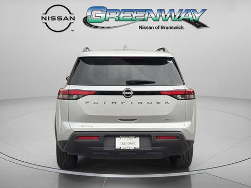 Used 2025 Nissan Pathfinder SV image 6