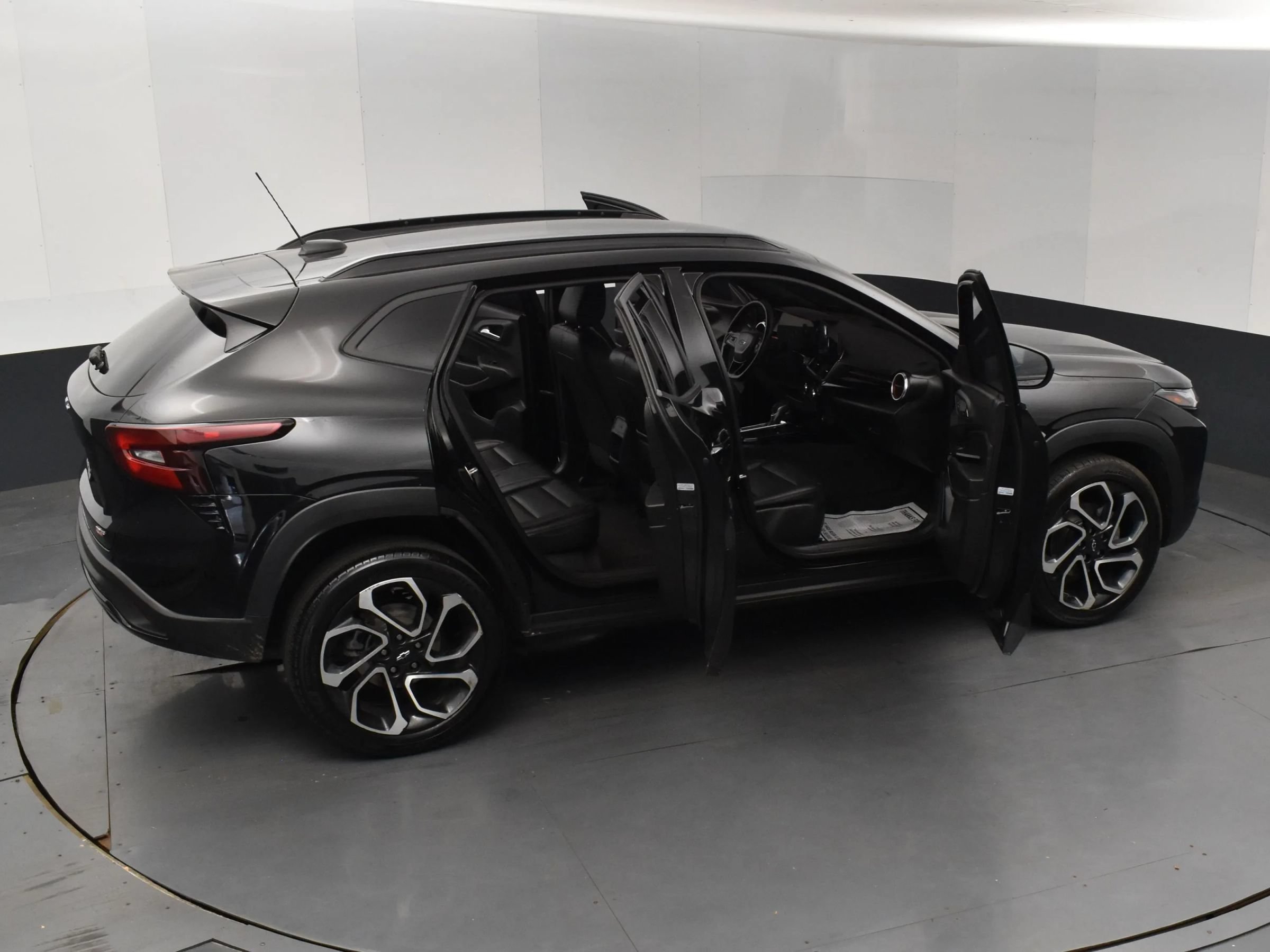Used 2025 Chevrolet Trax RS FWD image 6