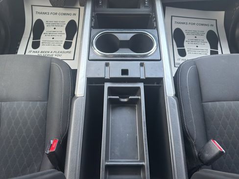 Used 2017 Nissan Titan SV image 14