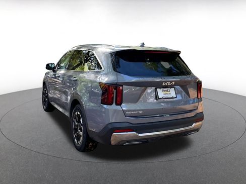 Used 2024 Kia Sorento S image 5