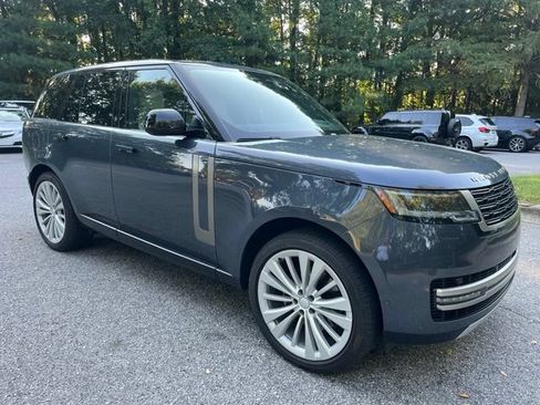 Used 2025 Land Rover Range Rover SE AWD/4WD image 2