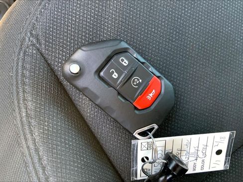 Used 2021 Jeep Gladiator Sport image 15