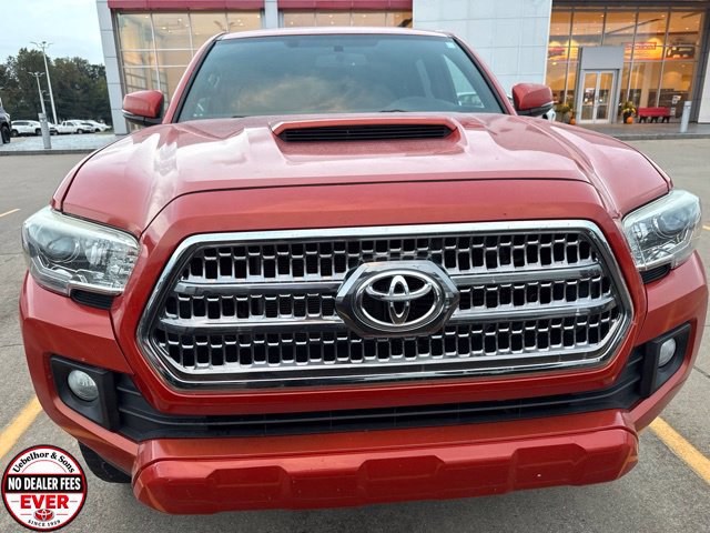 Used 2016 Toyota Tacoma TRD Sport w/ Premium & Technology Package AWD/4WD image 9