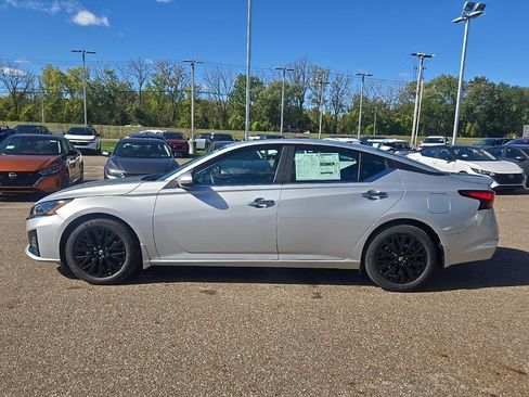 New 2025 Nissan Altima 2.5 SV image 4