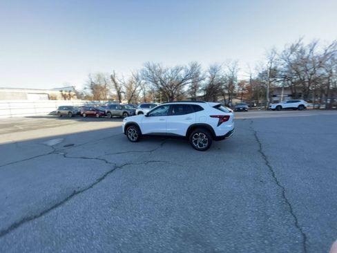 Used 2025 Chevrolet Trax LT image 15