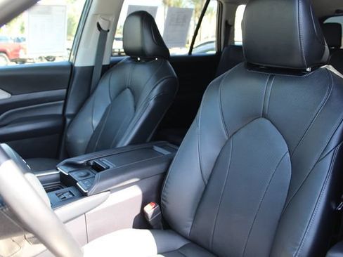 Certified 2025 Toyota Grand Highlander FWD image 52