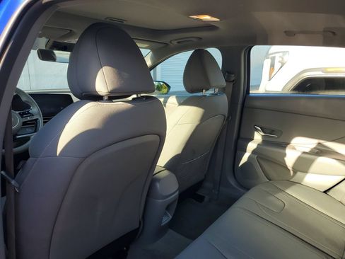 Used 2025 Hyundai Elantra SEL FWD image 9